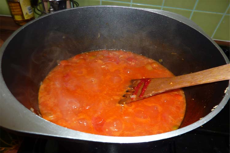 tomato sauce cooking