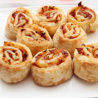 7 Recipes For Baking Pizza Rolls With Delicious Toppings