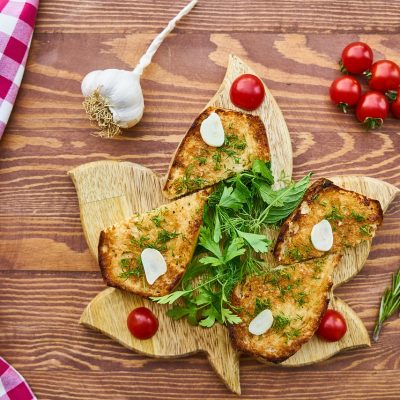 From Oven-Baked To Grilled: 4 Ways To Make The Best Texas Toast Garlic Bread